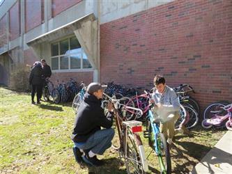 Students and bikes for a drive
